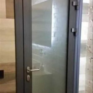 Межкомнатная алюминиевая дверь со стеклом Межкомнатная алюминиевая дверь со стеклом